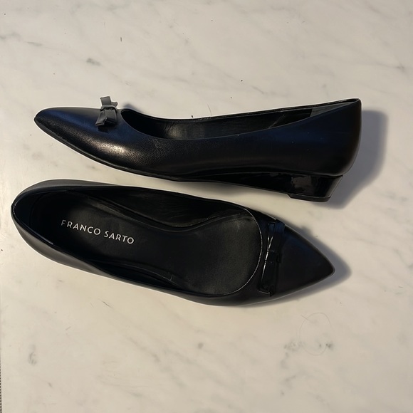 Franco Sarto, black leather flats, size 8 - Picture 3 of 3